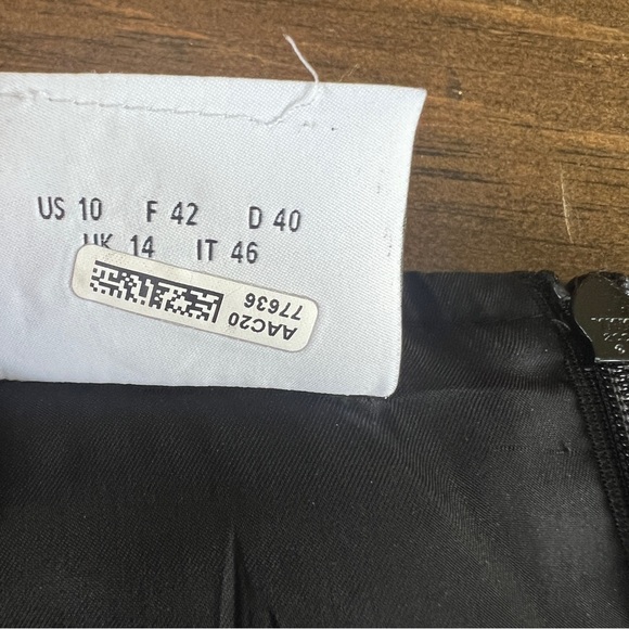 AKRIS PUNTO
Black Jersey Zip Front Cap Sleeve Dress - Picture 4 of 8